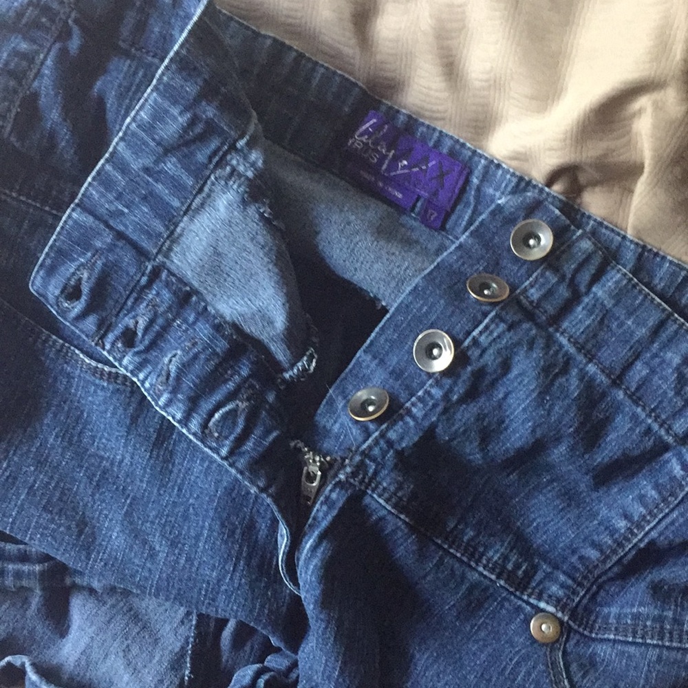 Jean Shorts - Picture 5 of 8